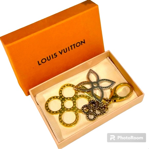 Louis Vuitton Handbags - Louis Vuitton Bijoux Sac Tapage
Tricolor Bag Charm